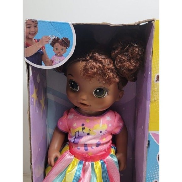 Baby Alive Magical Styles Baby Doll, Brown Hair, 9 Dress Up Accessories NEW 3+ - Picture 2 of 8